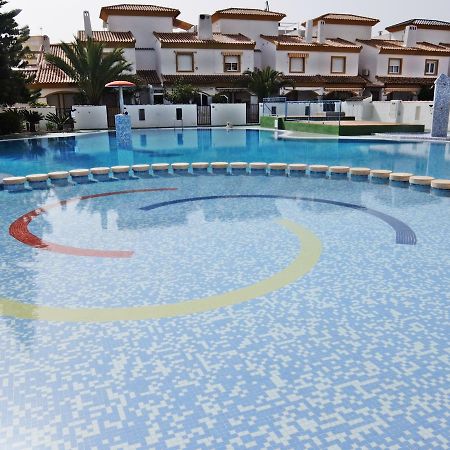 Apartamento Familiar Junto A La Playa De San Fernando - أوليفا المظهر الخارجي الصورة