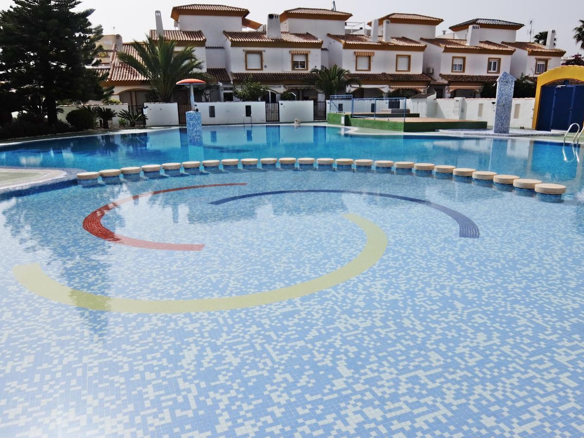 Apartamento Familiar Junto A La Playa De San Fernando - أوليفا المظهر الخارجي الصورة