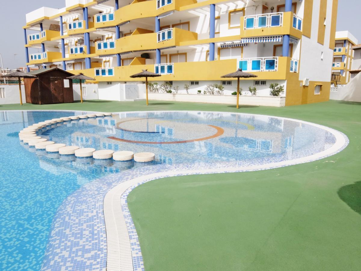 Apartamento Familiar Junto A La Playa De San Fernando - أوليفا المظهر الخارجي الصورة