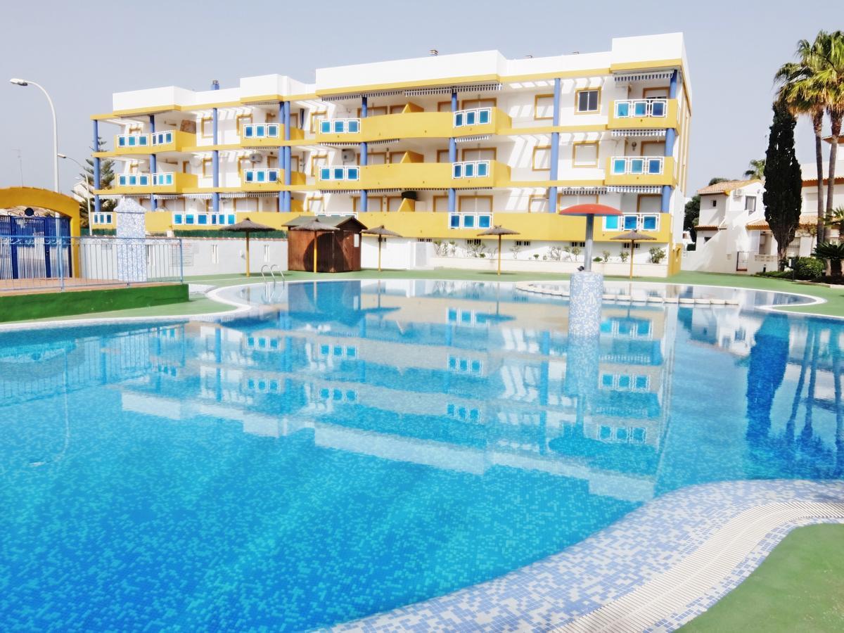 Apartamento Familiar Junto A La Playa De San Fernando - أوليفا المظهر الخارجي الصورة