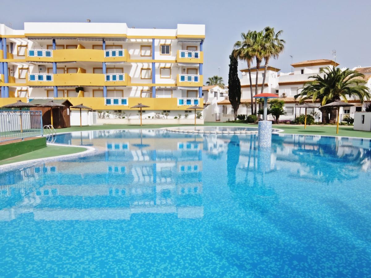 Apartamento Familiar Junto A La Playa De San Fernando - أوليفا المظهر الخارجي الصورة